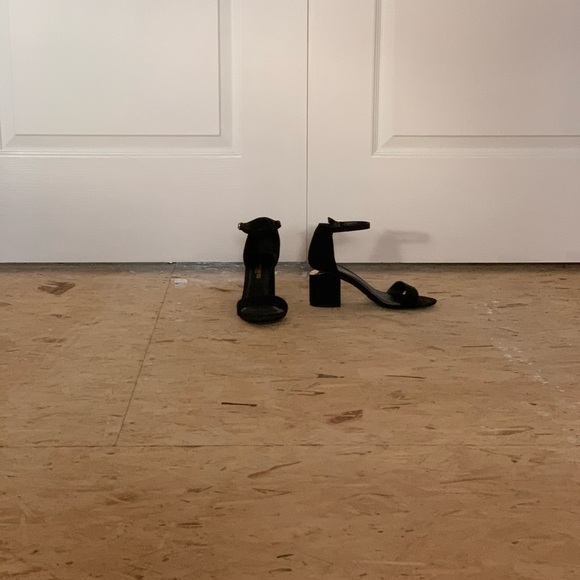 Black small heeled sandals - Picture 1 of 4